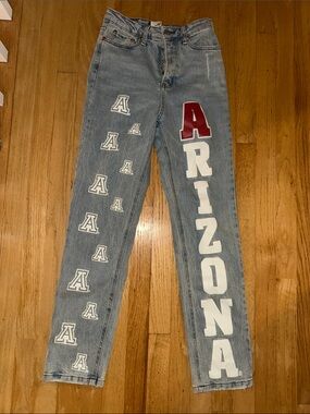 Custom Arizona Graphic High-Waist Jeans - Light Wash with Red & White Lettering